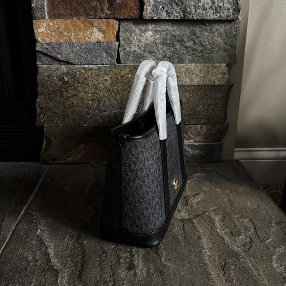 NWT Michael Kors Luisa Small Satchel - Picture 5 of 14